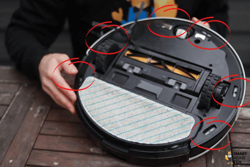 Absturzerkennungssensoren des Yeedi Vac 2 Pro an der Unterseite des Saugroboters